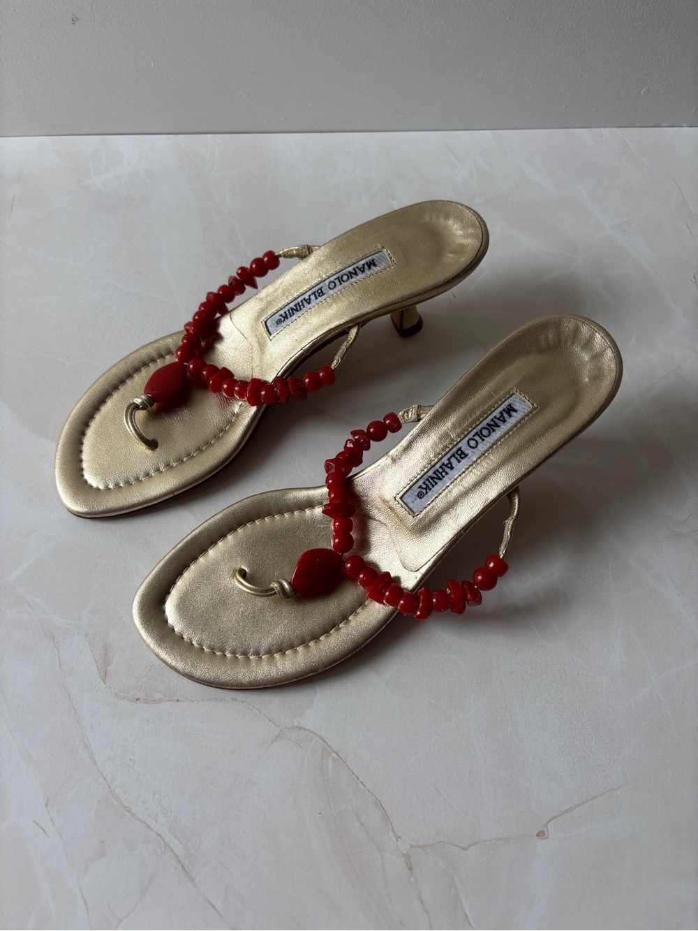 vintage Y2K Manolo Blahnik gold red beaded thong kitten heel - Picture 2 of 10